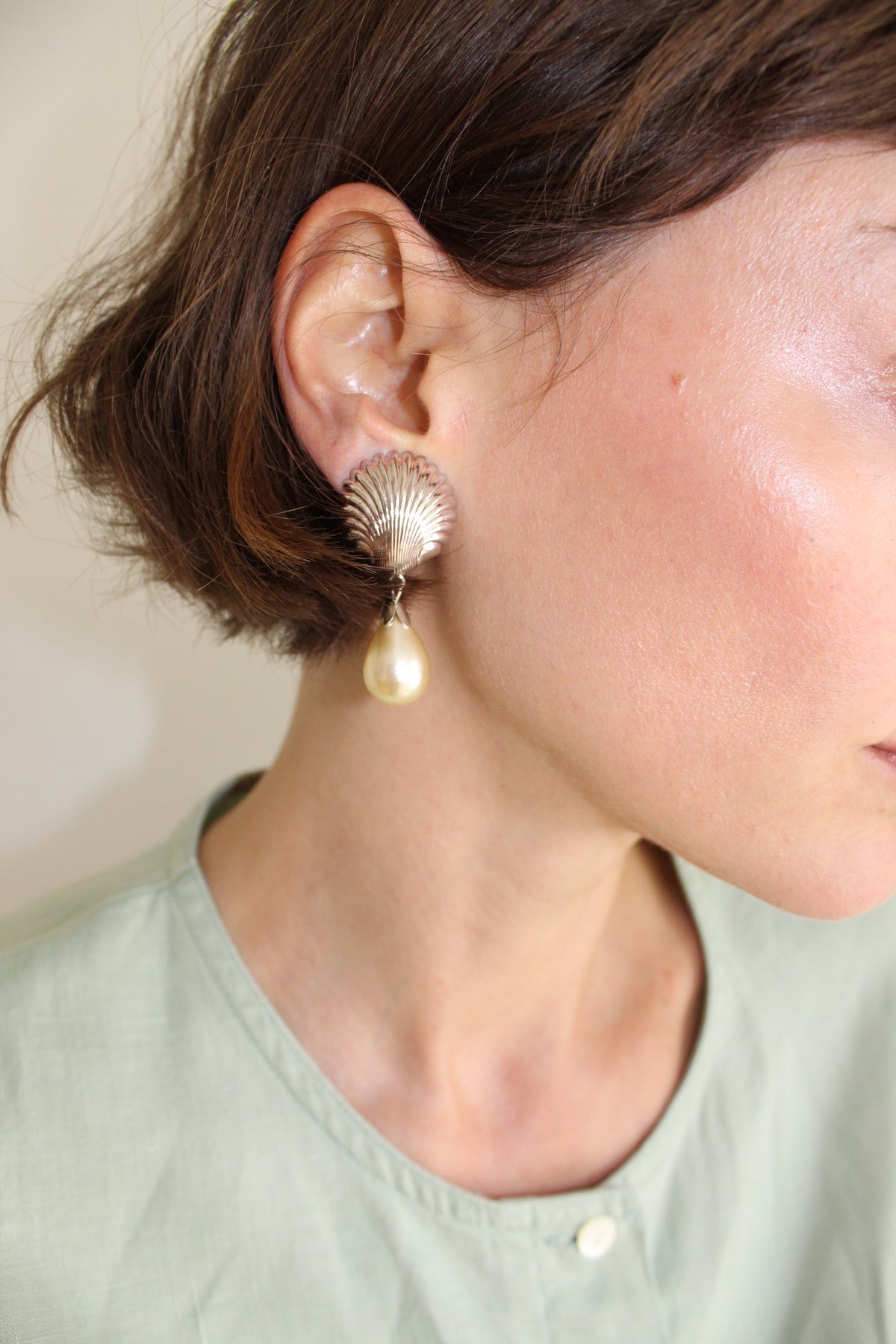 Sweet Vintage Shell & Pearl Drop Earrings