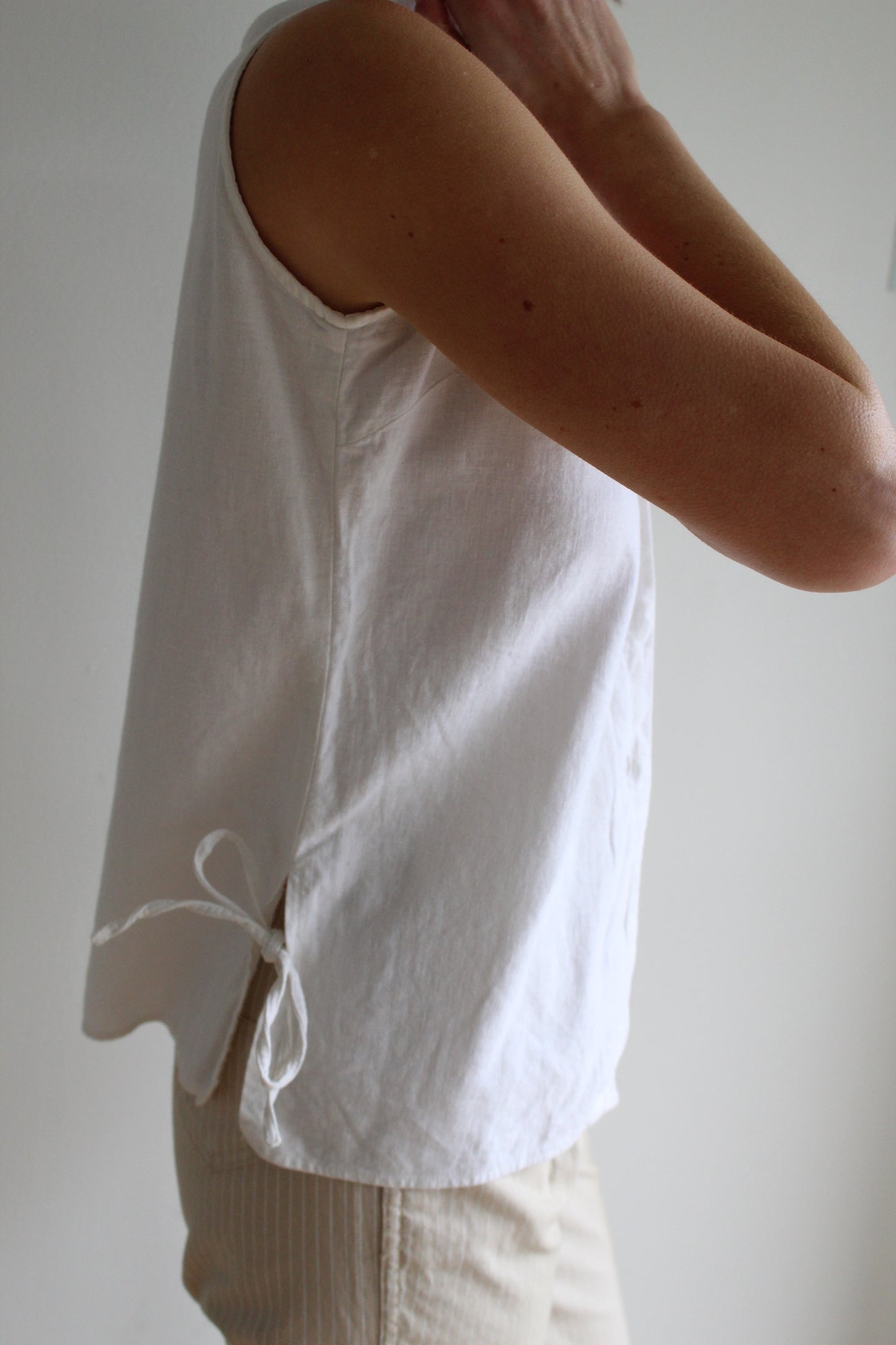 Vintage Cloud White Linen Sleeveless Blouse