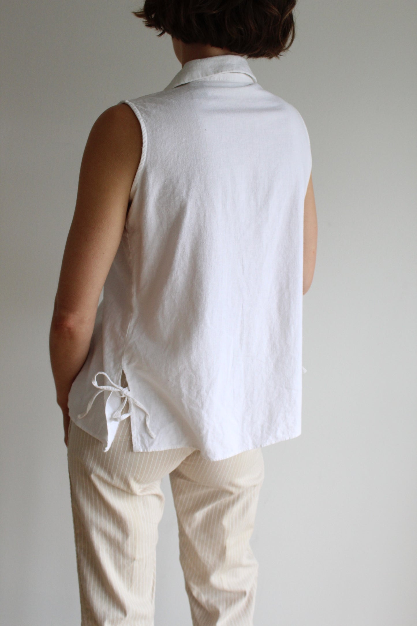 Vintage Cloud White Linen Sleeveless Blouse