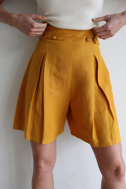 Vintage United Colors of Benetton Mango Pleated Shorts
