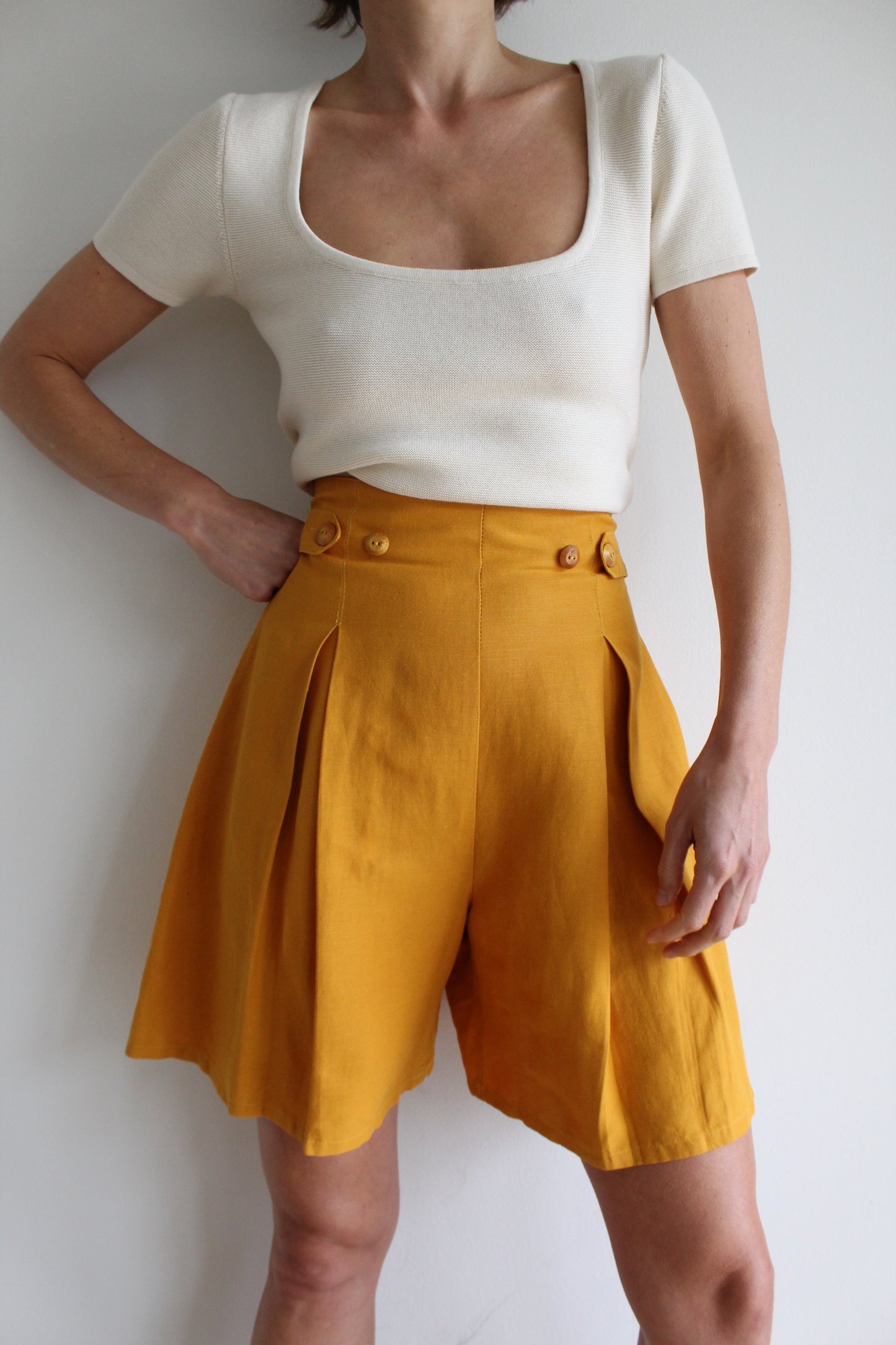 Vintage United Colors of Benetton Mango Pleated Shorts