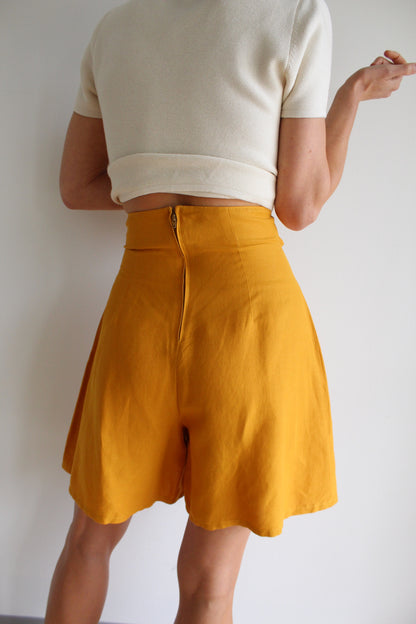 Vintage United Colors of Benetton Mango Pleated Shorts
