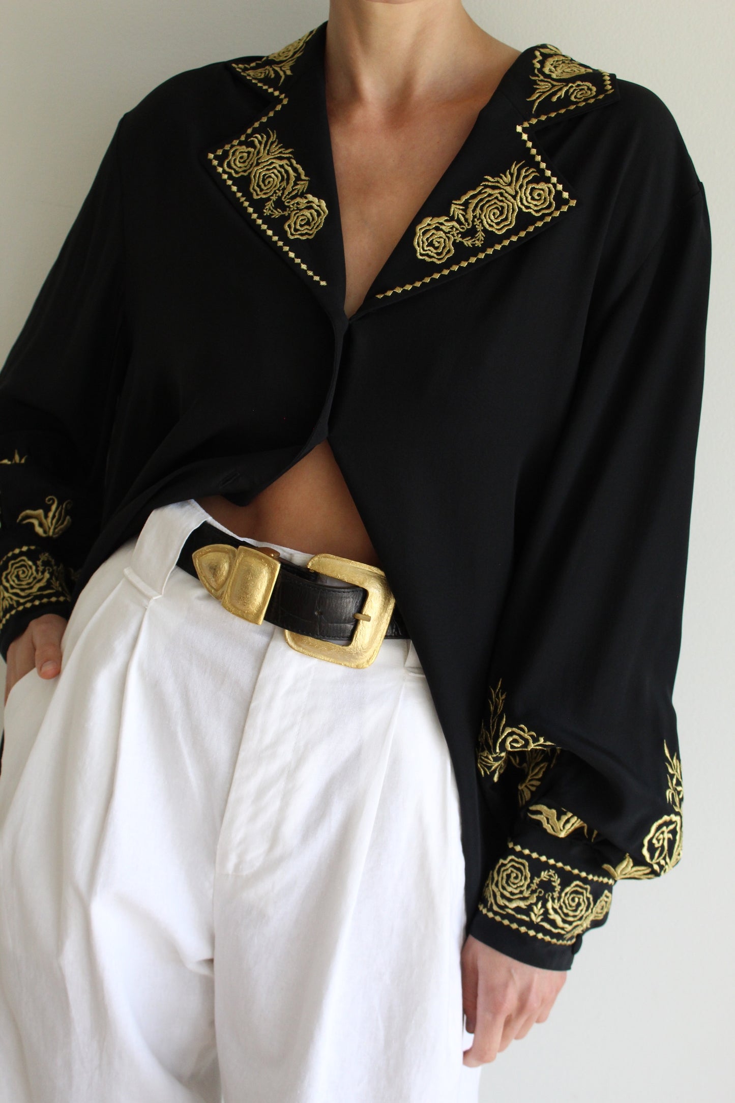Beautiful Vintage Embossed Leather & Bold Gold Buckle Belt