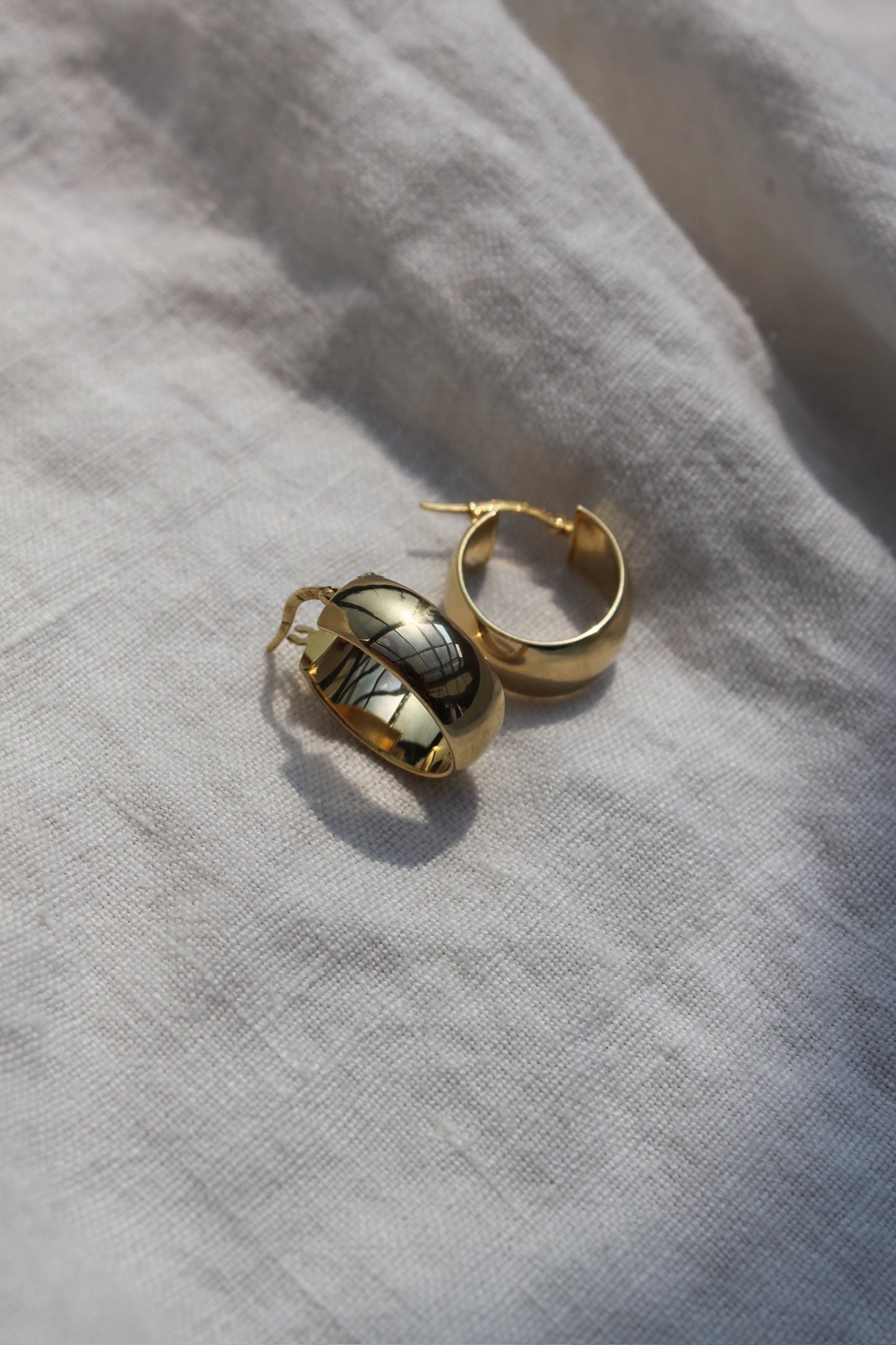 Vintage Italian 18K Yellow Gold Hoop Earrings