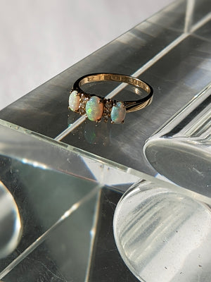 Lovely Vintage 14K Gold Petite Opal & Diamond Ring