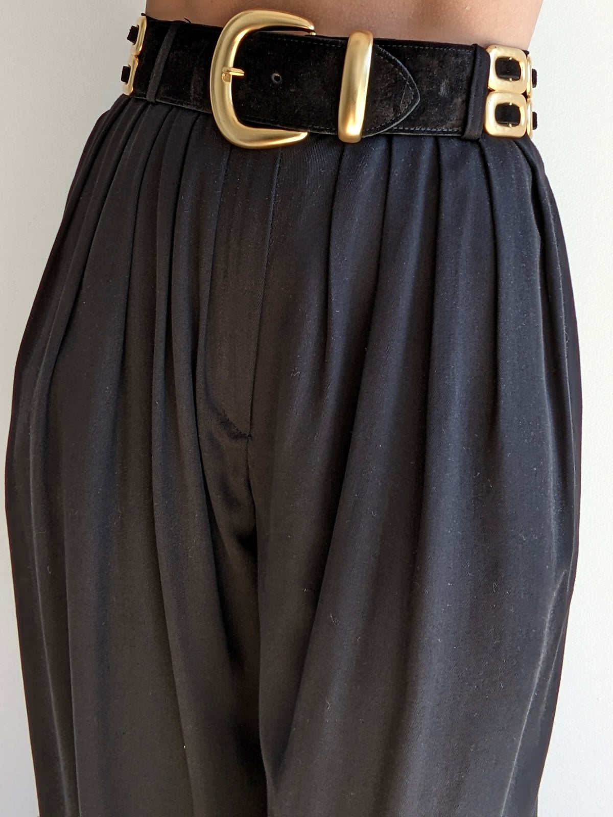 Gorgeous Vintage Onyx Suede & Gold Hardware Belt