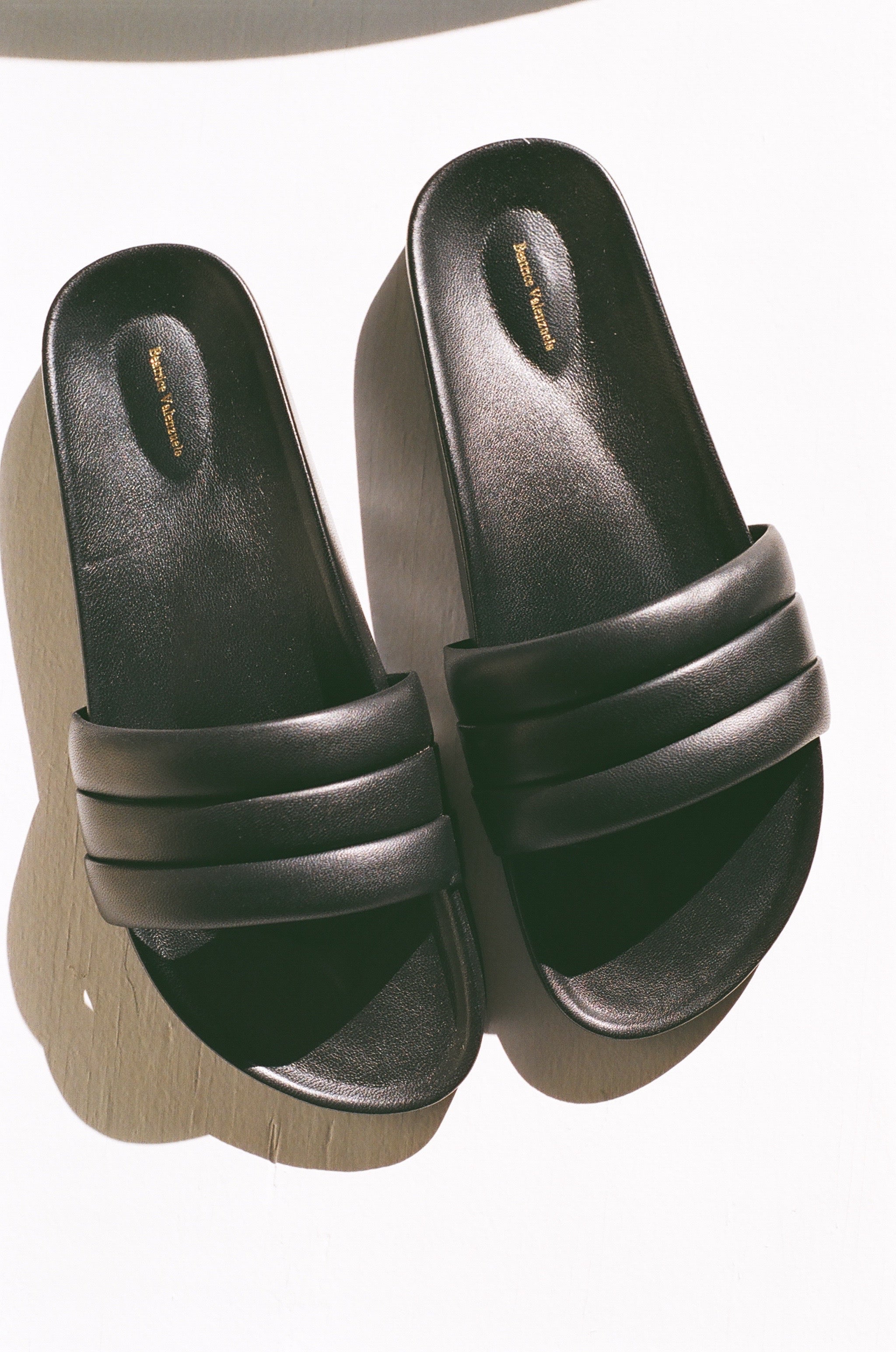 Beatrice Valenzuela Monocolor Sandalia / Available in Black