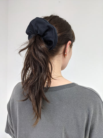 Na Nin Silk Canvas Scrunchie / Available in Cream and Black