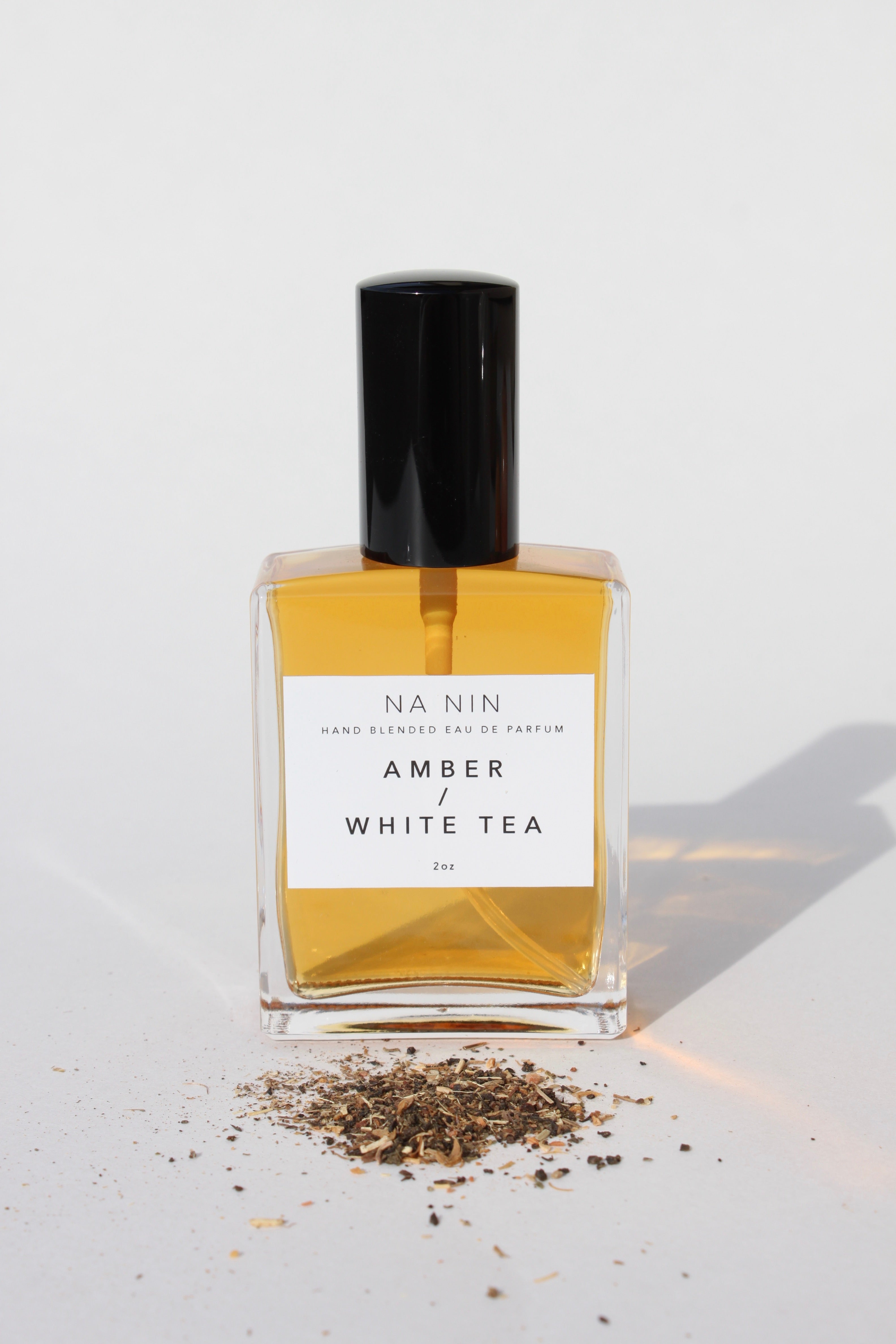 Niende udmelding kode Amber & White Tea Eau De Parfum / 2oz – NA NIN