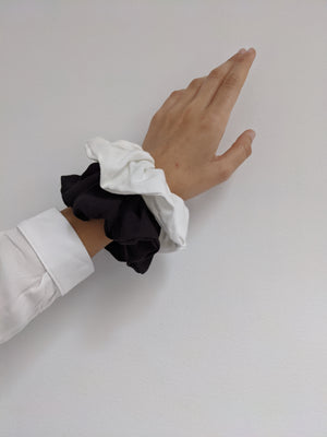 Na Nin Rayon Twill Scrunchie / Available in White & Black